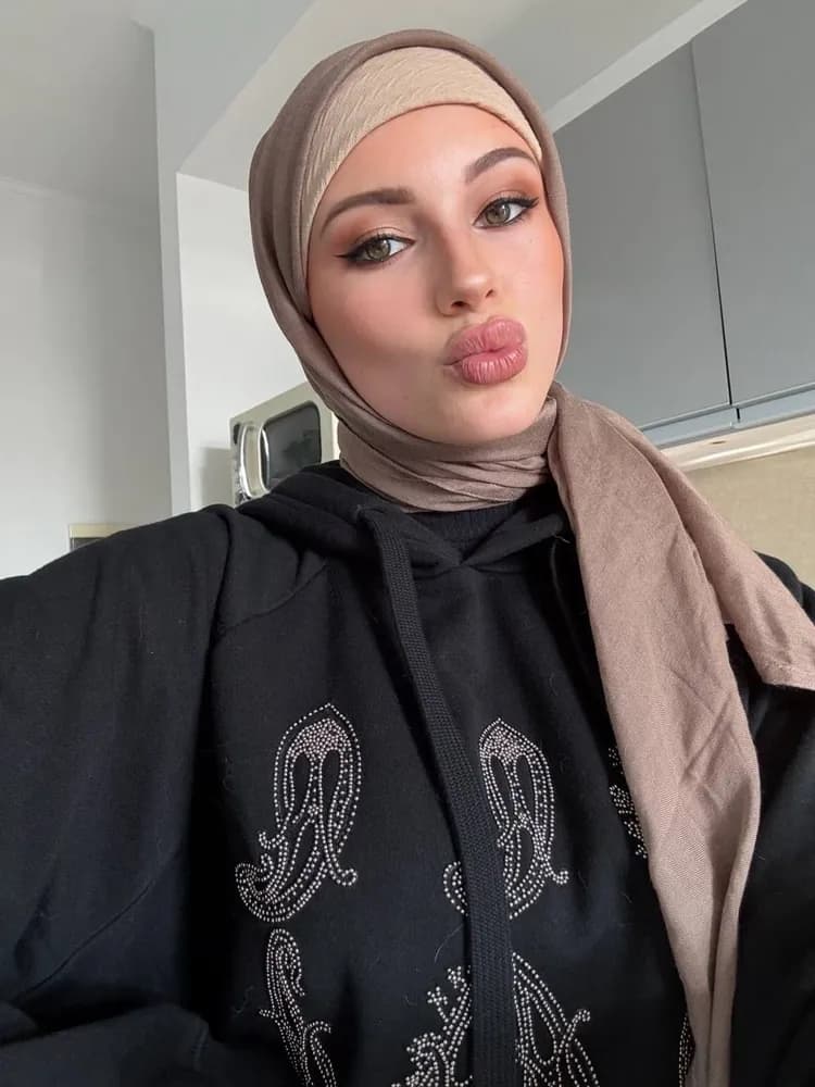 Julia Мansour content 2